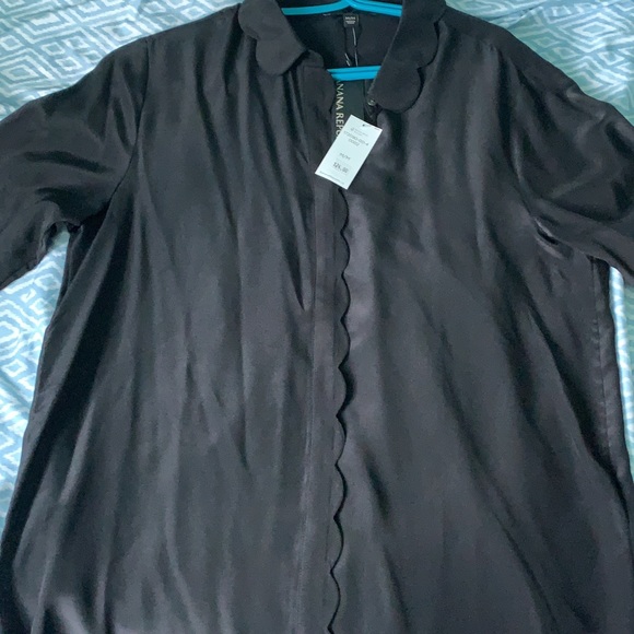 Banana Republic Scallop Collar 100% Silk Blouse - Picture 2 of 3